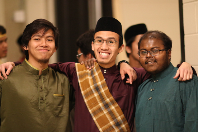 Illustration for article titled Canon 85mm f/1.2: TU's International Night